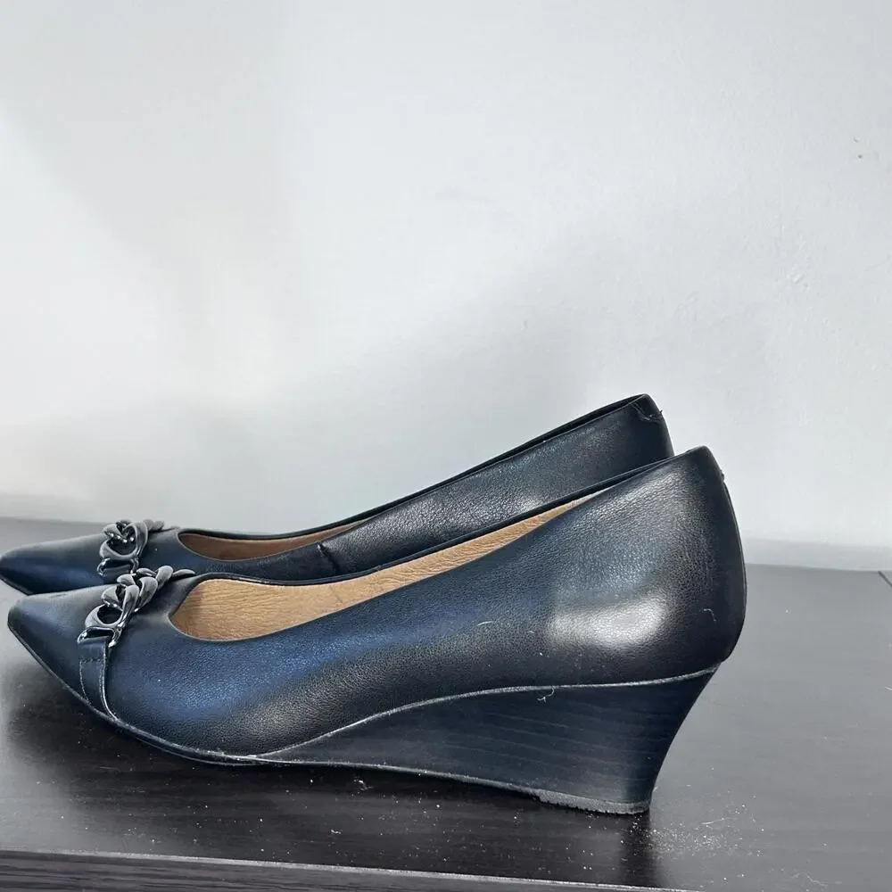 Sofft Black Wedge Leather Pointed Toe with chain details Women's size 7‎
